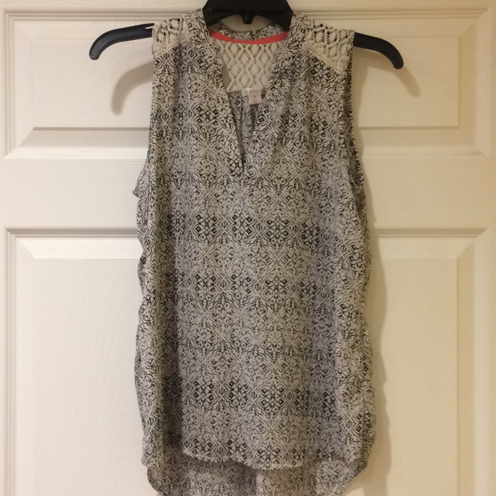 Sleeveless blouse